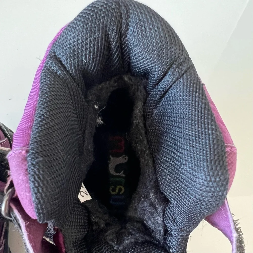 Infants winter booties size 22 EU or 6.5 US